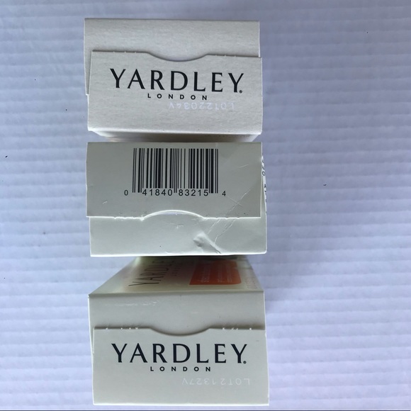 Set Of 3 Yardley London Soap Frosted Cranberry-Oatmeal & Almond -Shea Bu… - Picture 6 of 8
